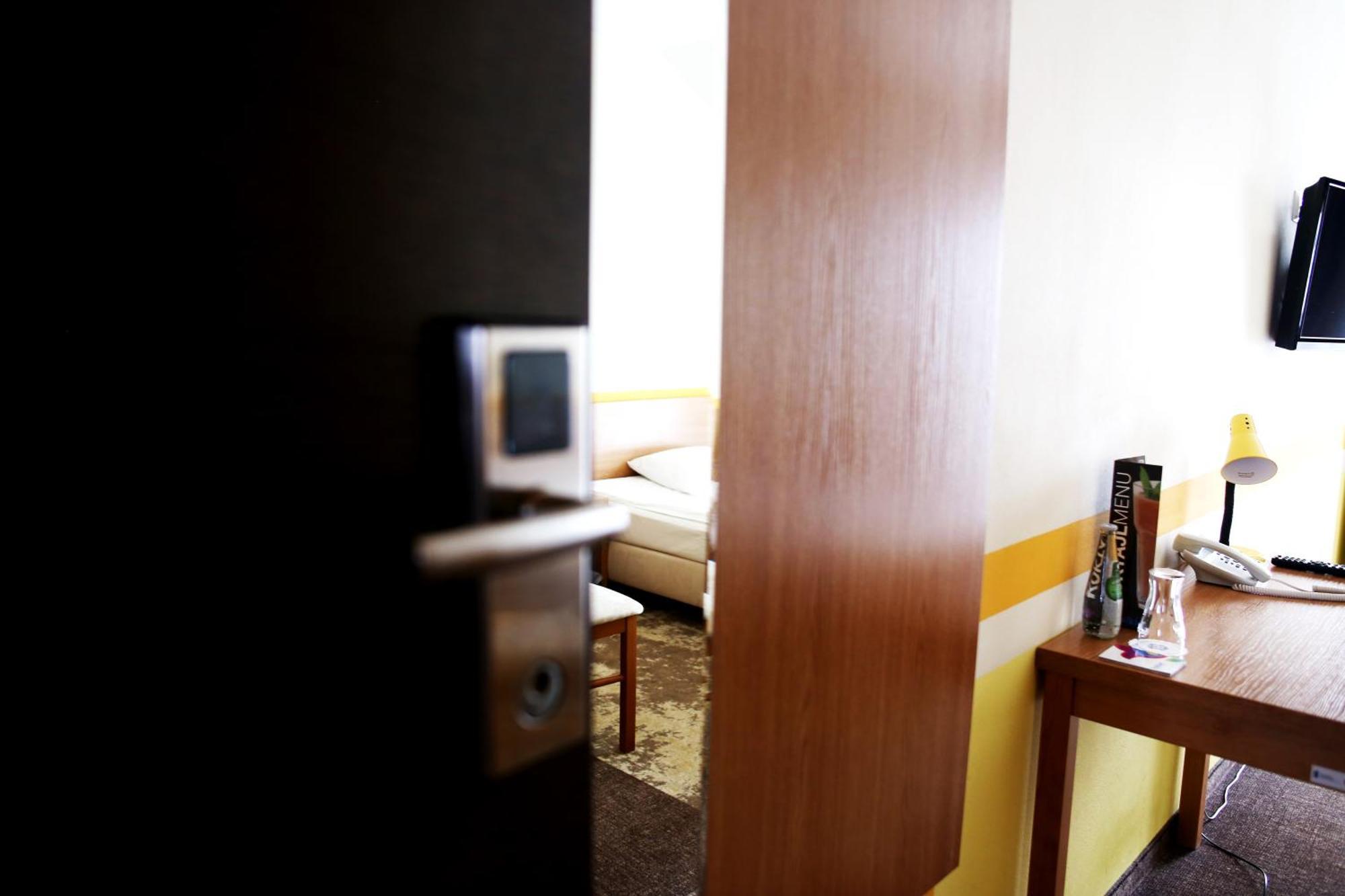 Hotel Folklor เมียดซิเจส พอดลาสกี ห้อง รูปภาพ